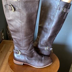 UGG Amberlee boots